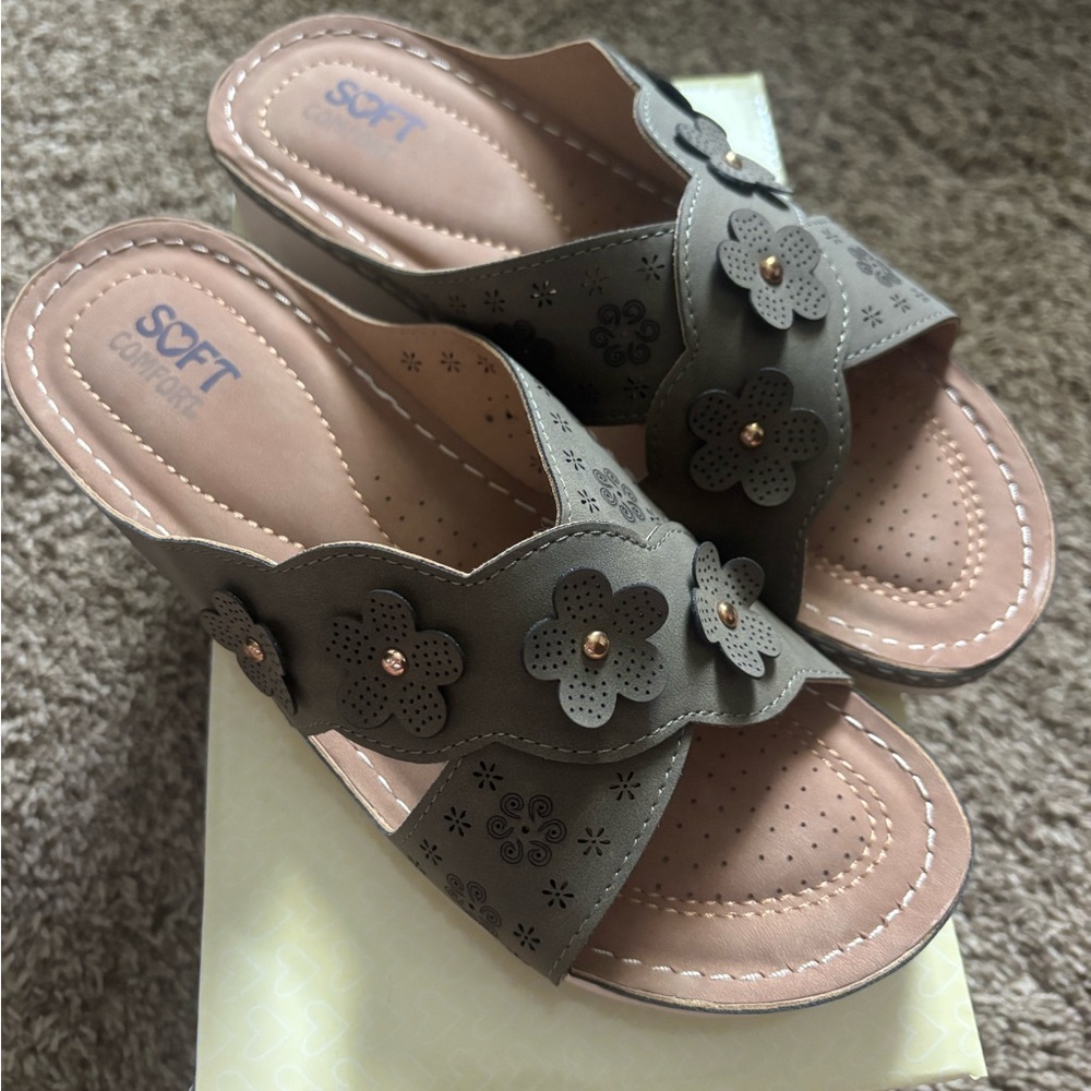 Green and Tan Casual Sandals with Cushioned Footbed